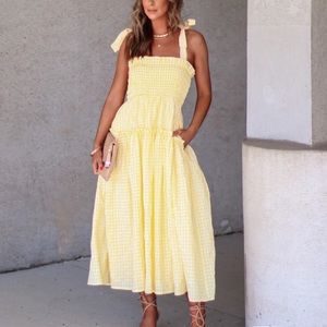 VICI worn once, yellow gingham midi pocketed dress
